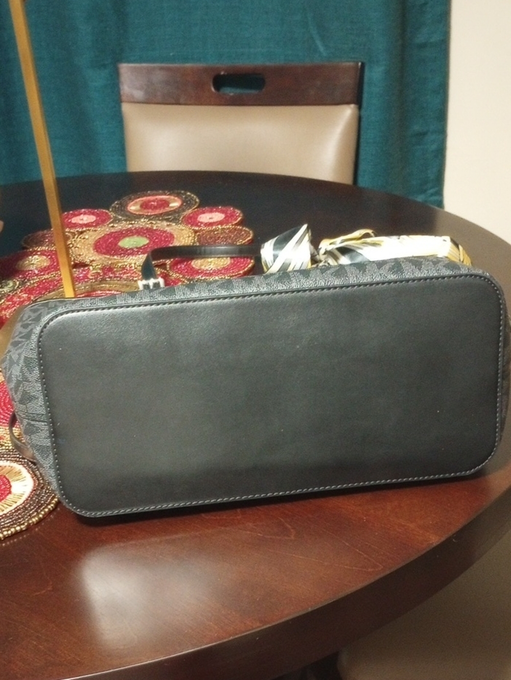 New Michael Kors Signature Tote - Picture 15 of 16